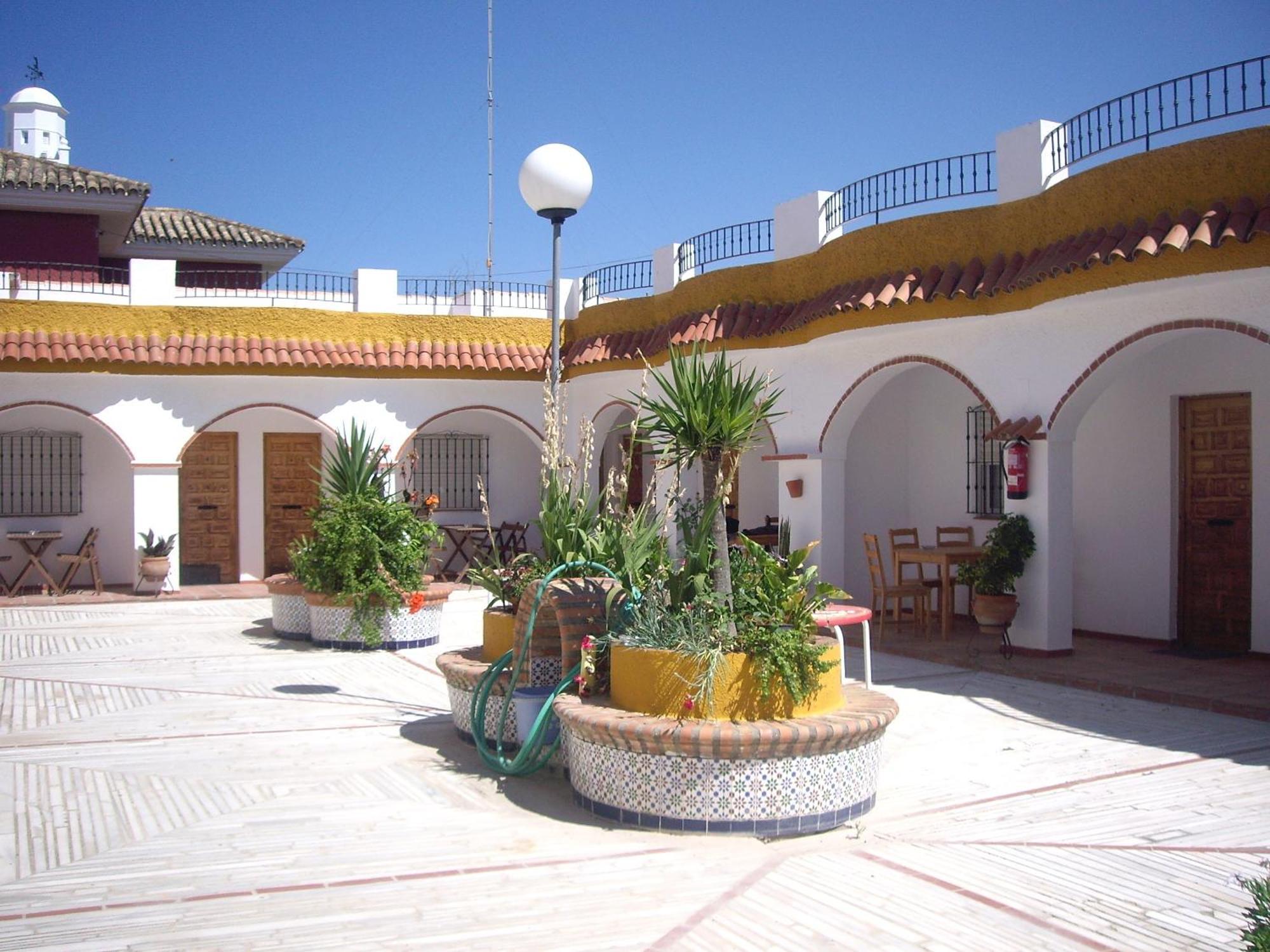 Hostal Mini Golf Los Canos De Meca Exterior photo