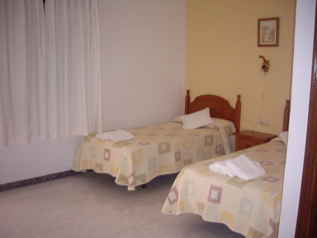 Hostal Mini Golf Los Canos De Meca Room photo